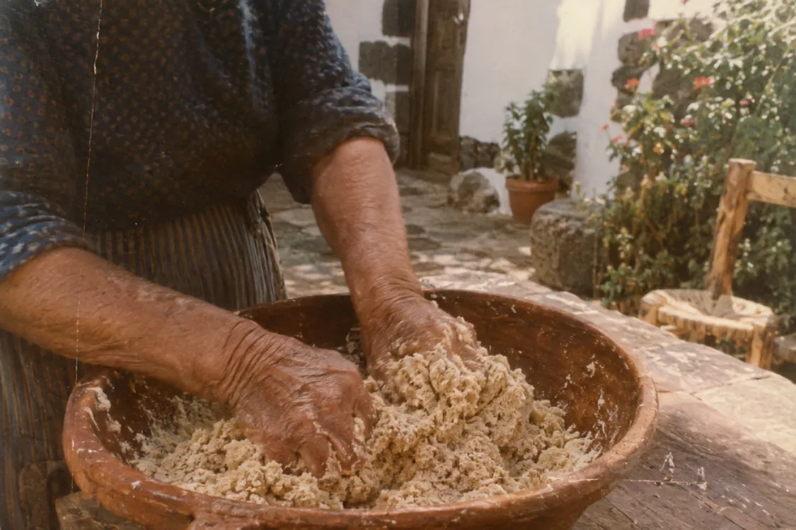 Paisajes de Canarias y diferentes recetas de la cocina tradicional canaria elaboradas en ConMesturas.
