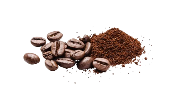 Un montoncito de café molido y otro de café en grano