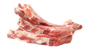 Costillas de cerdo crudas y troceadas