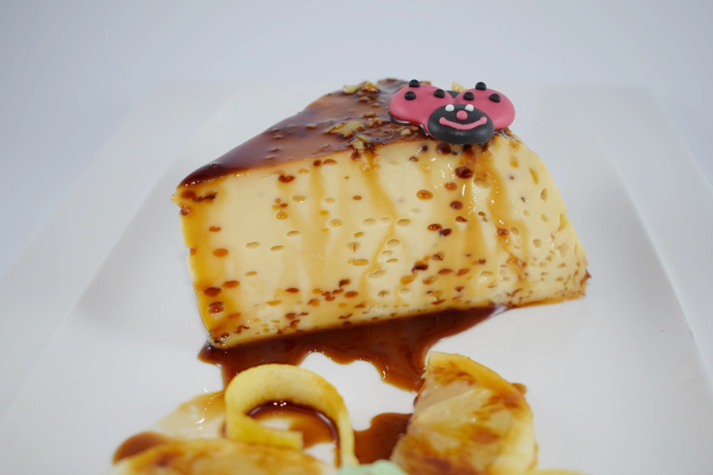 Una cuña de quesillo canario