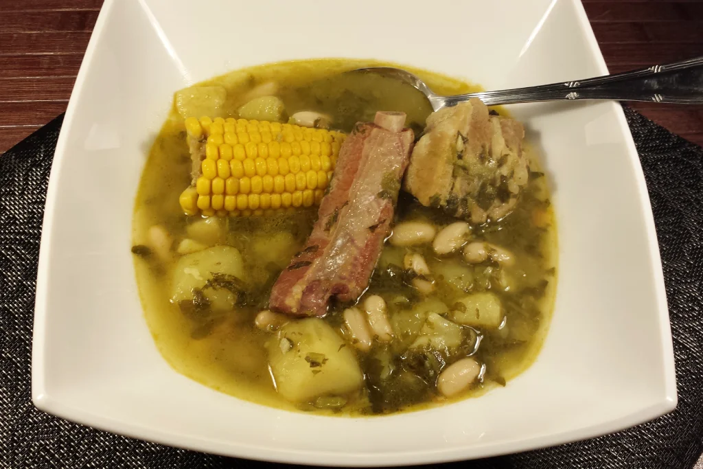 Un plato de potaje de berros, muy popular en la cocina canaria