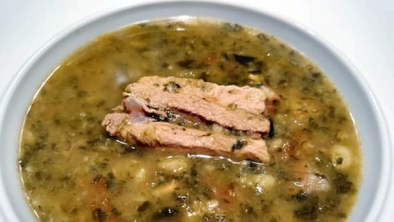 Un plato con potaje de berros canario
