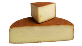 Un queso majorero con pimentón cortado por la mitad y una cuña sobre él.