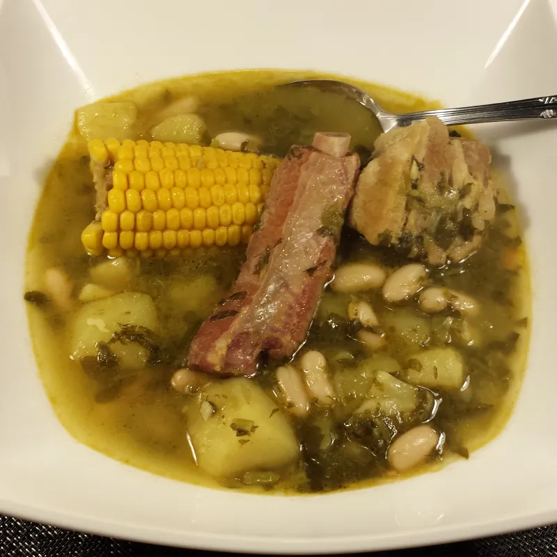 Sobre ConMesturtas: potaje canario de berros con costillas y piñas.